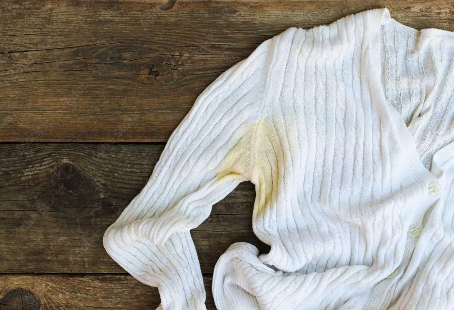 Cara Mengatasi Noda Kuning pada Baju di Area Ketiak