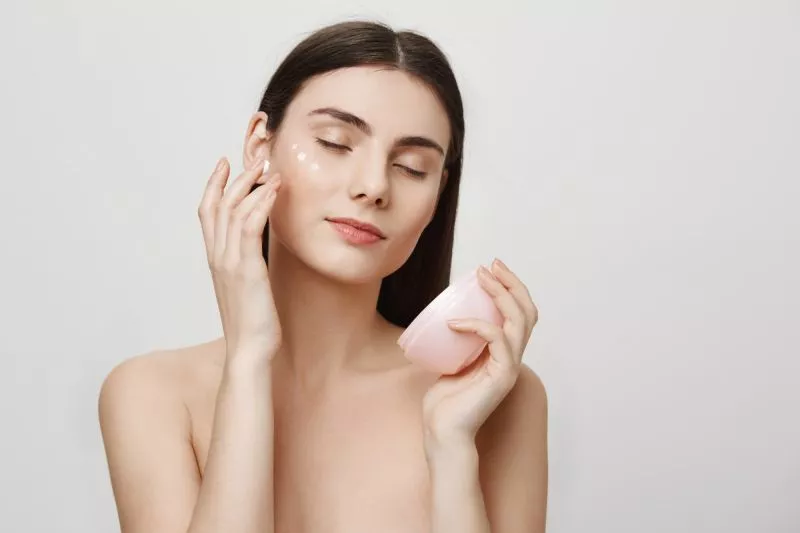 Ketahui Perbedaan Moisturizing dan Hydrating dalam Skincare 