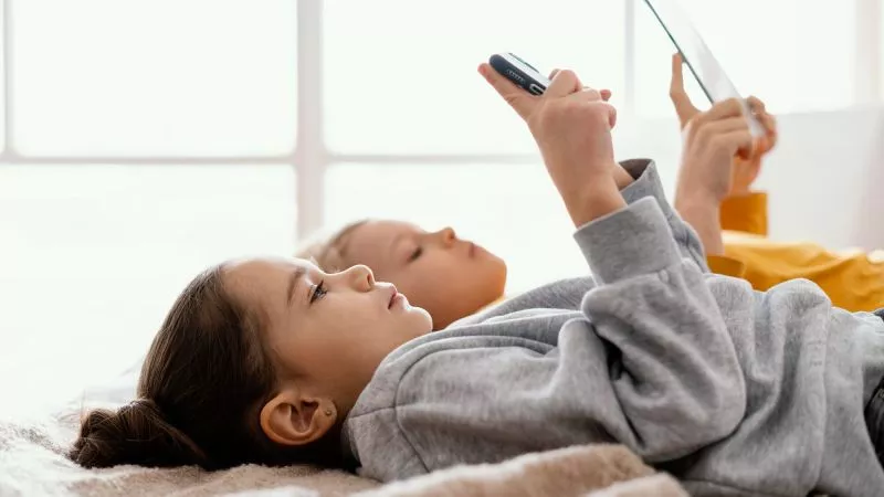 Pertimbangkan Hal Ini ketika Memberi Gadget pada Anak