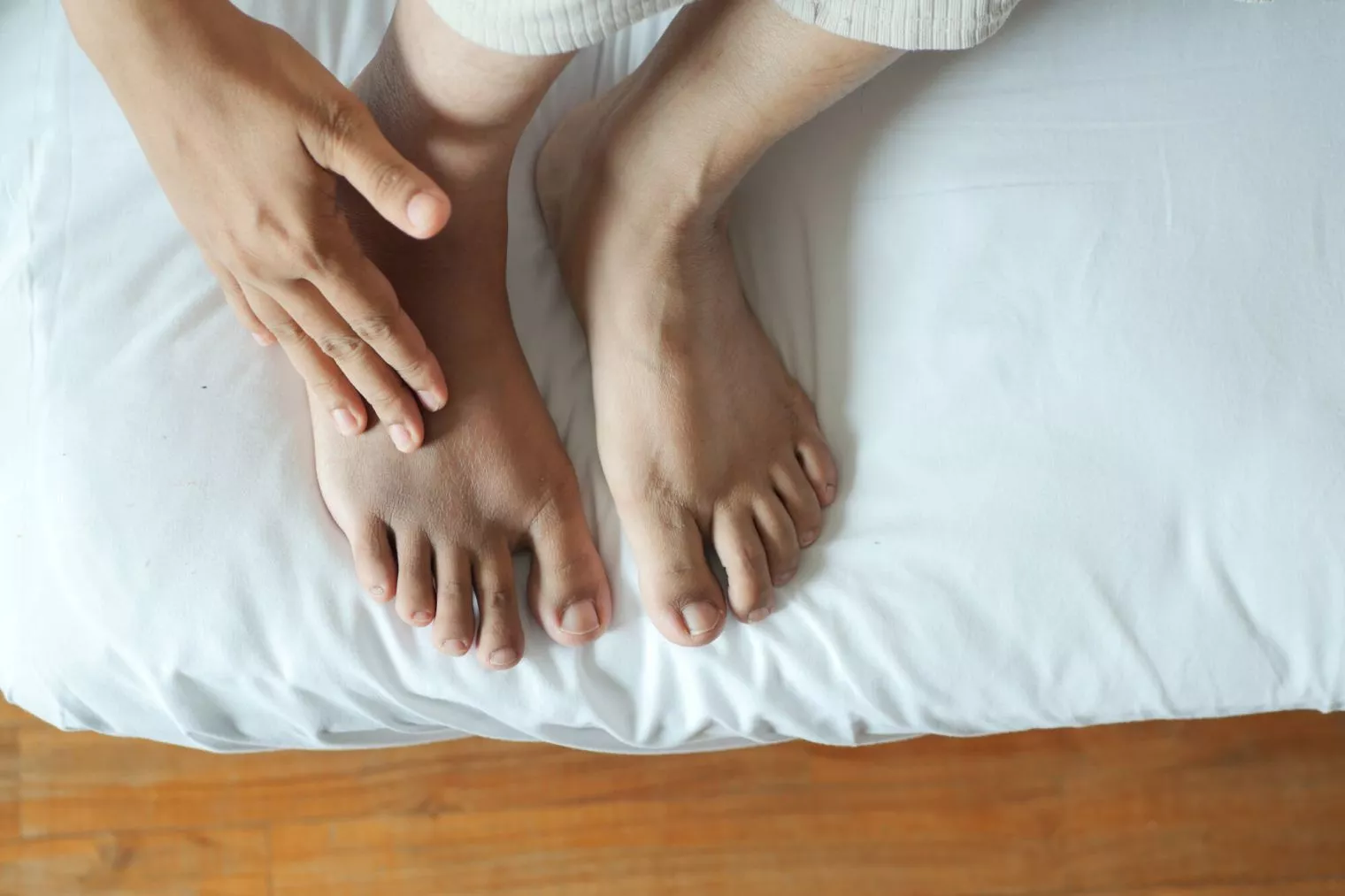 Mata Kaki Gelap? Begini Cara Mengatasinya!