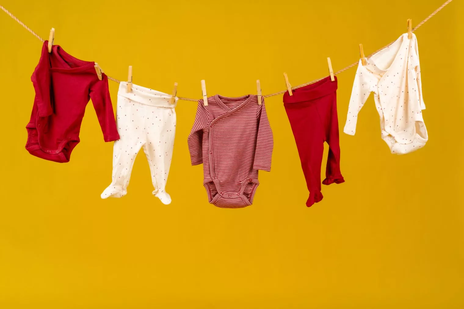 Baju Bayi Tidak Boleh Dicuci Asal, Ini Caranya!