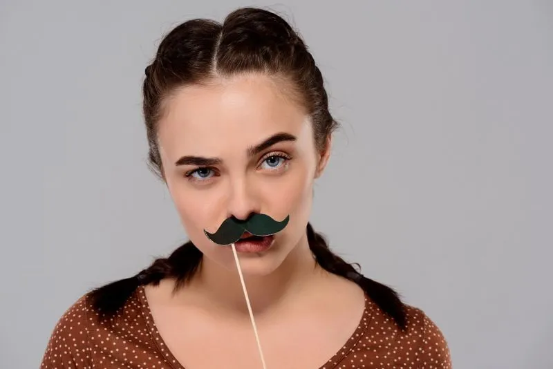 Tumbuh Kumis Pada Wanita, Kenapa Ya?