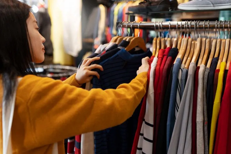 Memahami Konsekuensi dan Dampak Buruk dari Fast Fashion