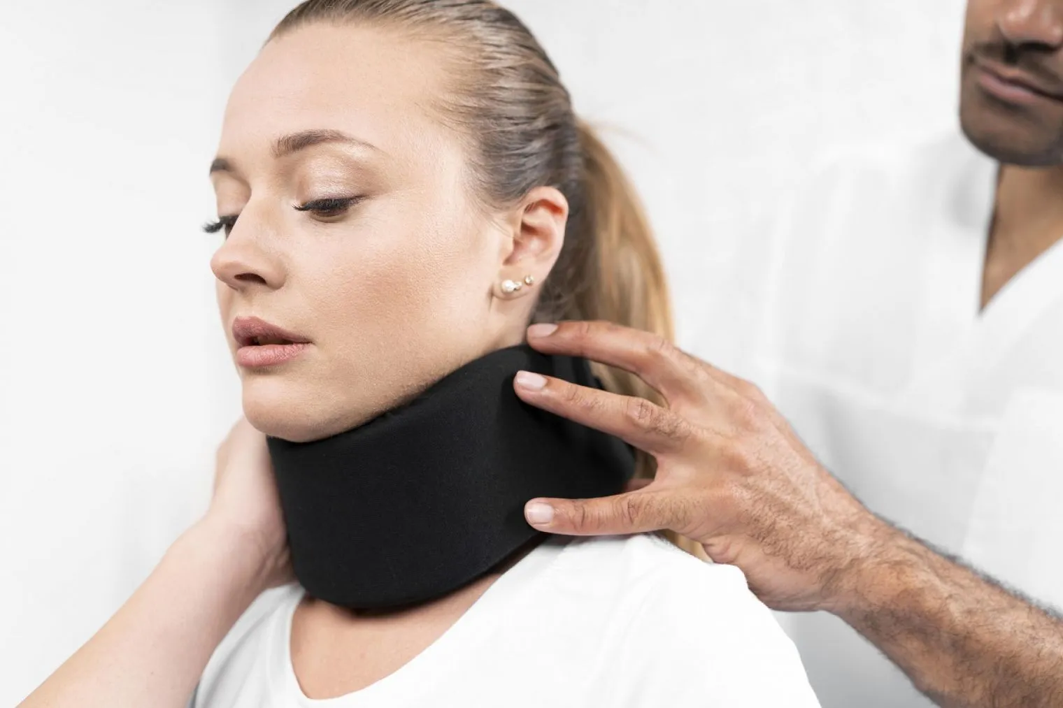 Waspada Neck Strain, Leher Menegang Akibat Pergerakan Tiba-Tiba