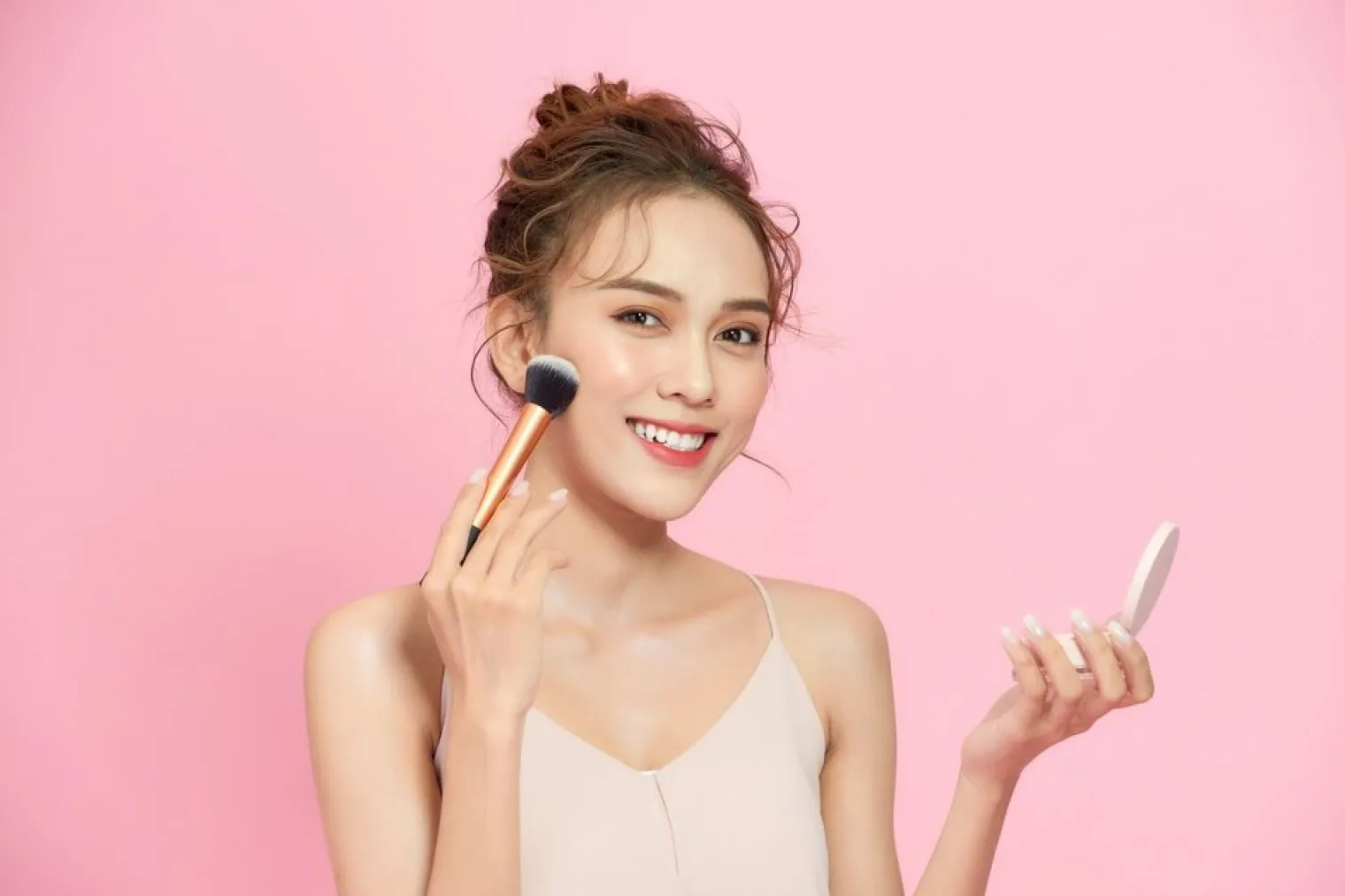Dewy Makeup: Kilauan Segar dan Natural untuk Kulit Bersinar