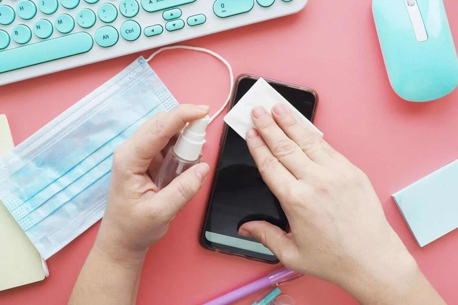 Perlukah Kita Rutin Membersihkan Handphone?