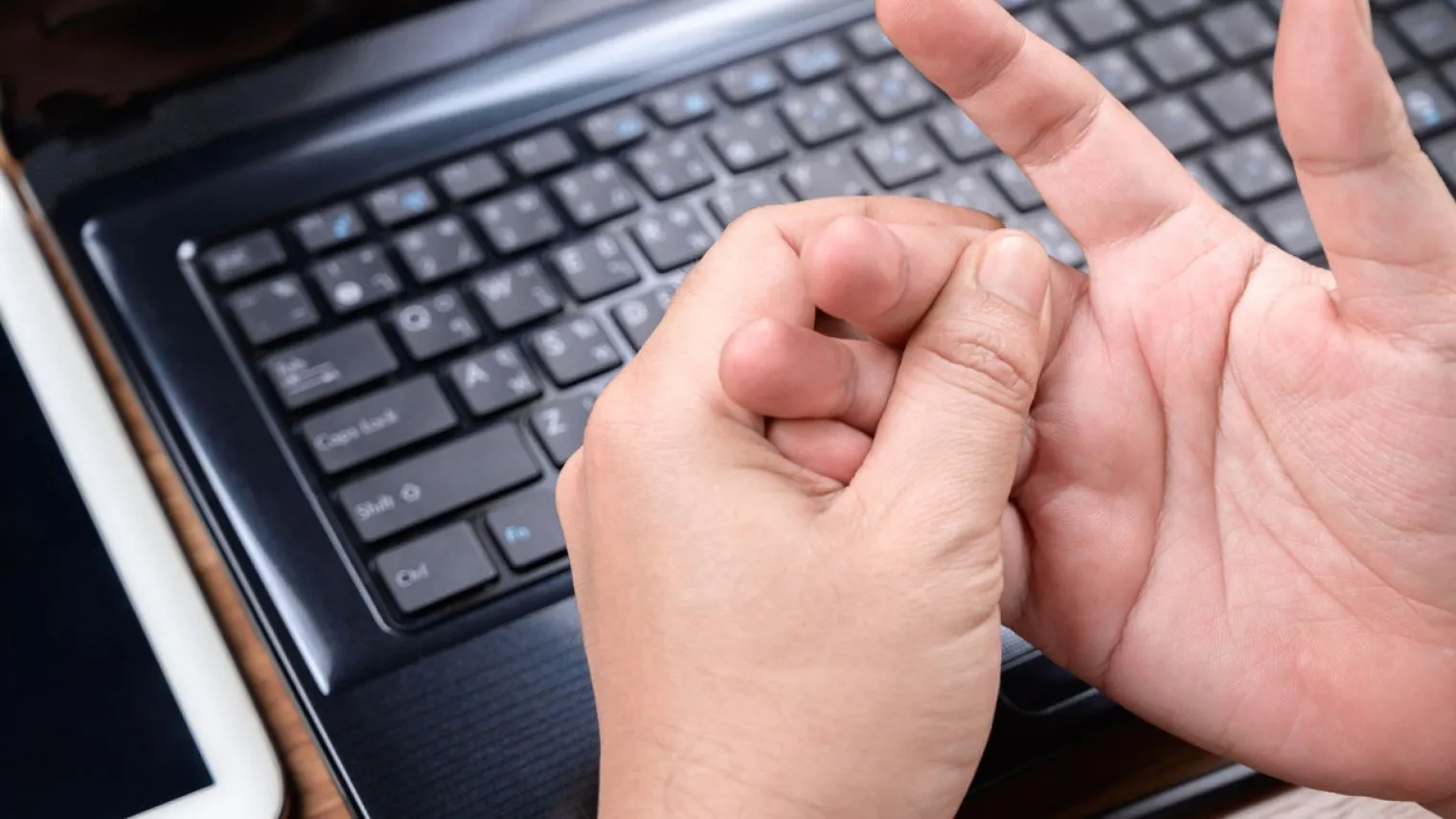 Kenali 8 Penyebab Kesemutan di Tangan dan Kaki