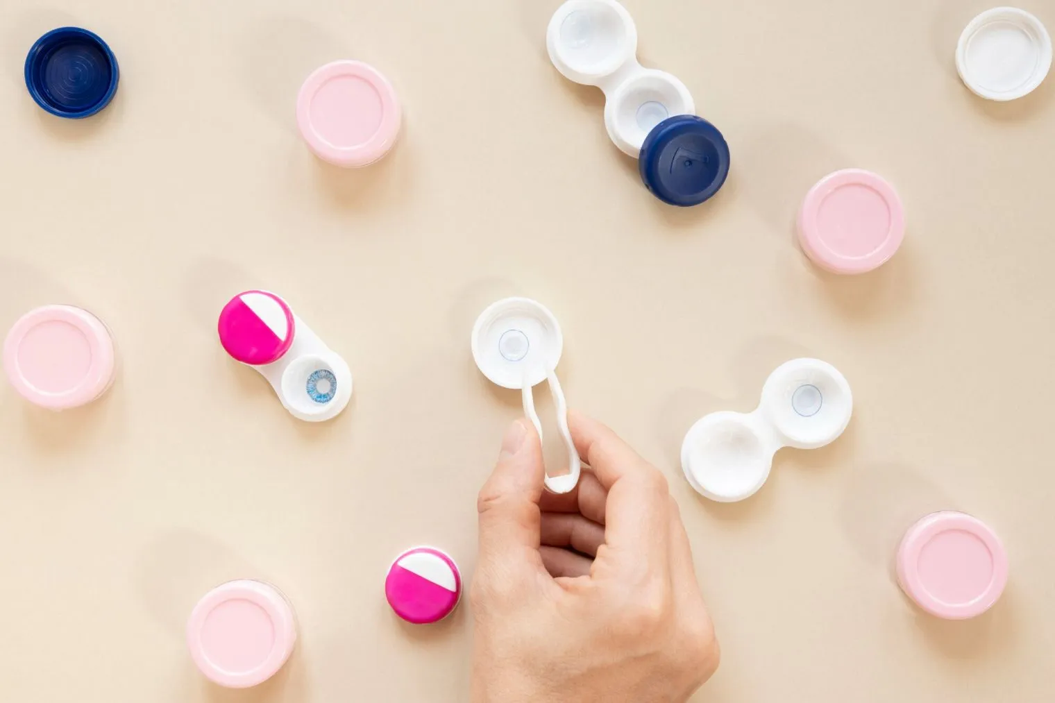 Mengenal Jenis, Manfaat dan Perawatan Contact Lens