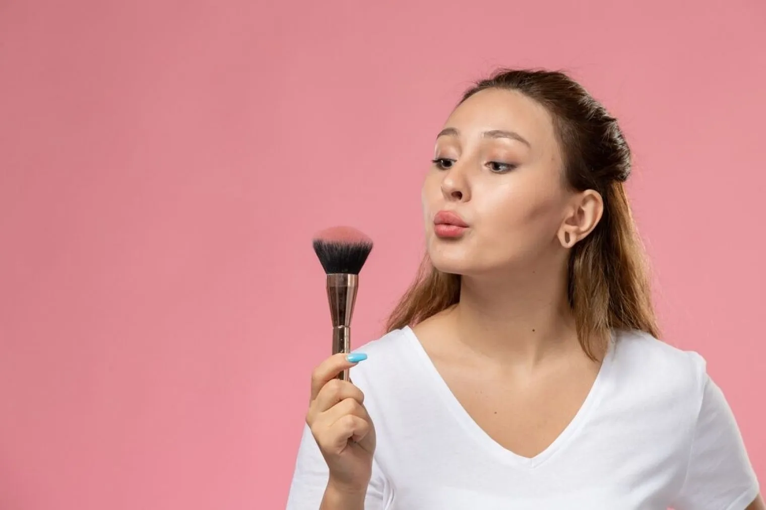 Blush On & Contour: Teknik Makeup biar Makin Sempurna