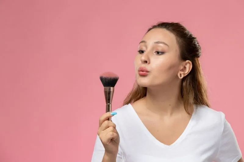 Blush On & Contour: Teknik Makeup biar Makin Sempurna
