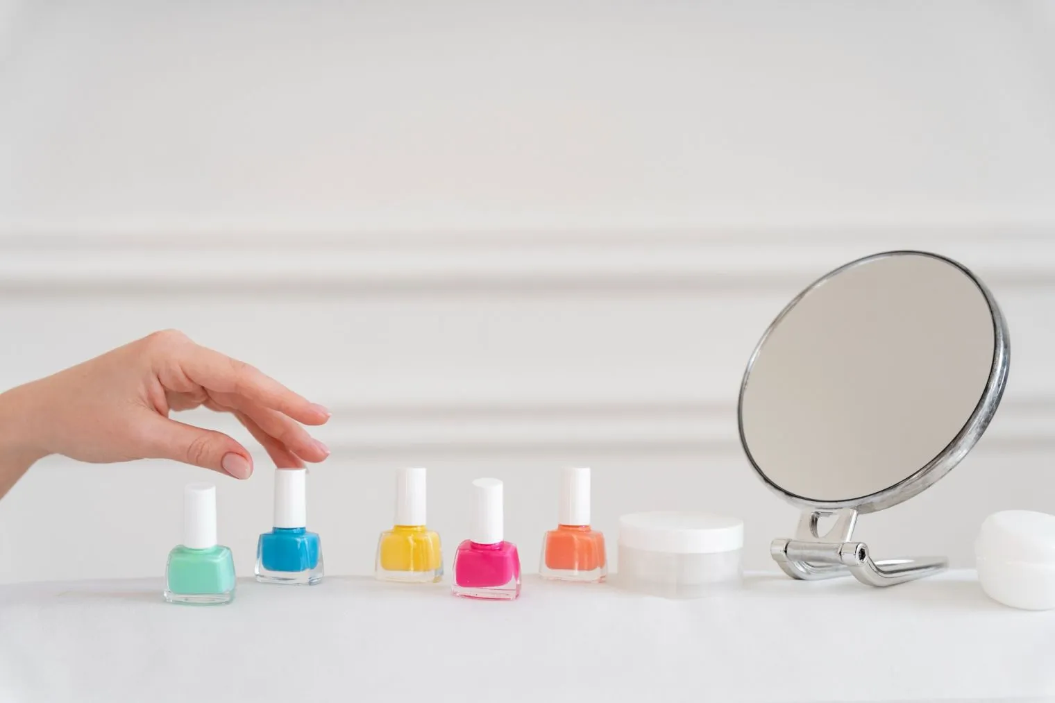 Kutek Peel Off, Solusi Kuku Tetap Cantik saat Nail Rest