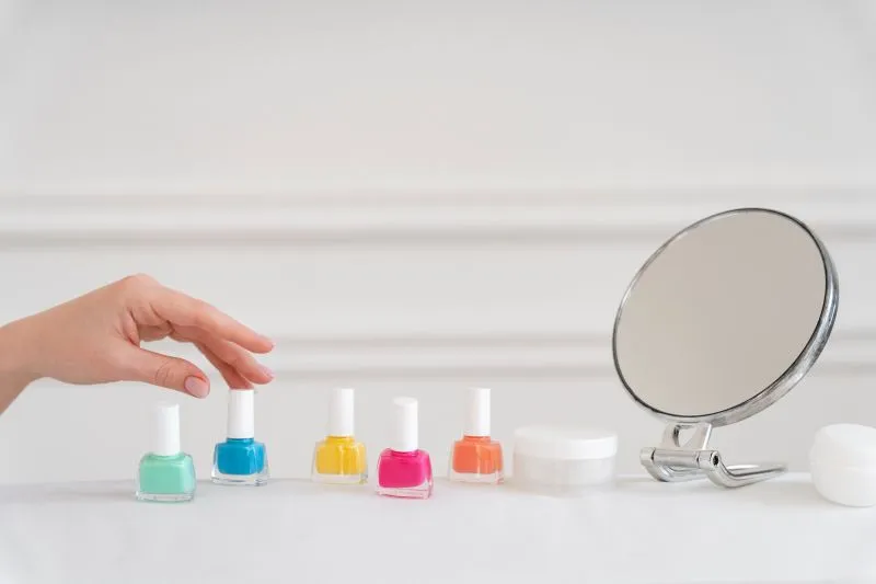 Kutek Peel Off, Solusi Kuku Tetap Cantik saat Nail Rest
