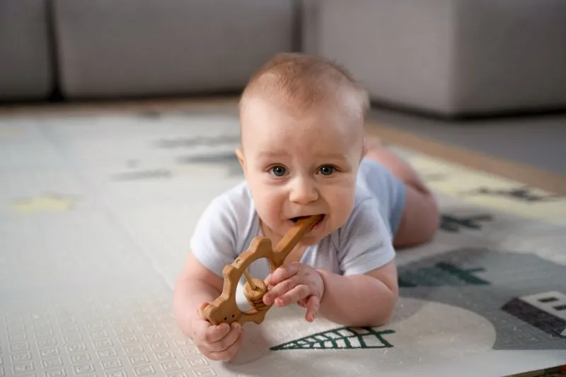 Mengapa Anak Suka Memasukkan Benda ke dalam Mulut?