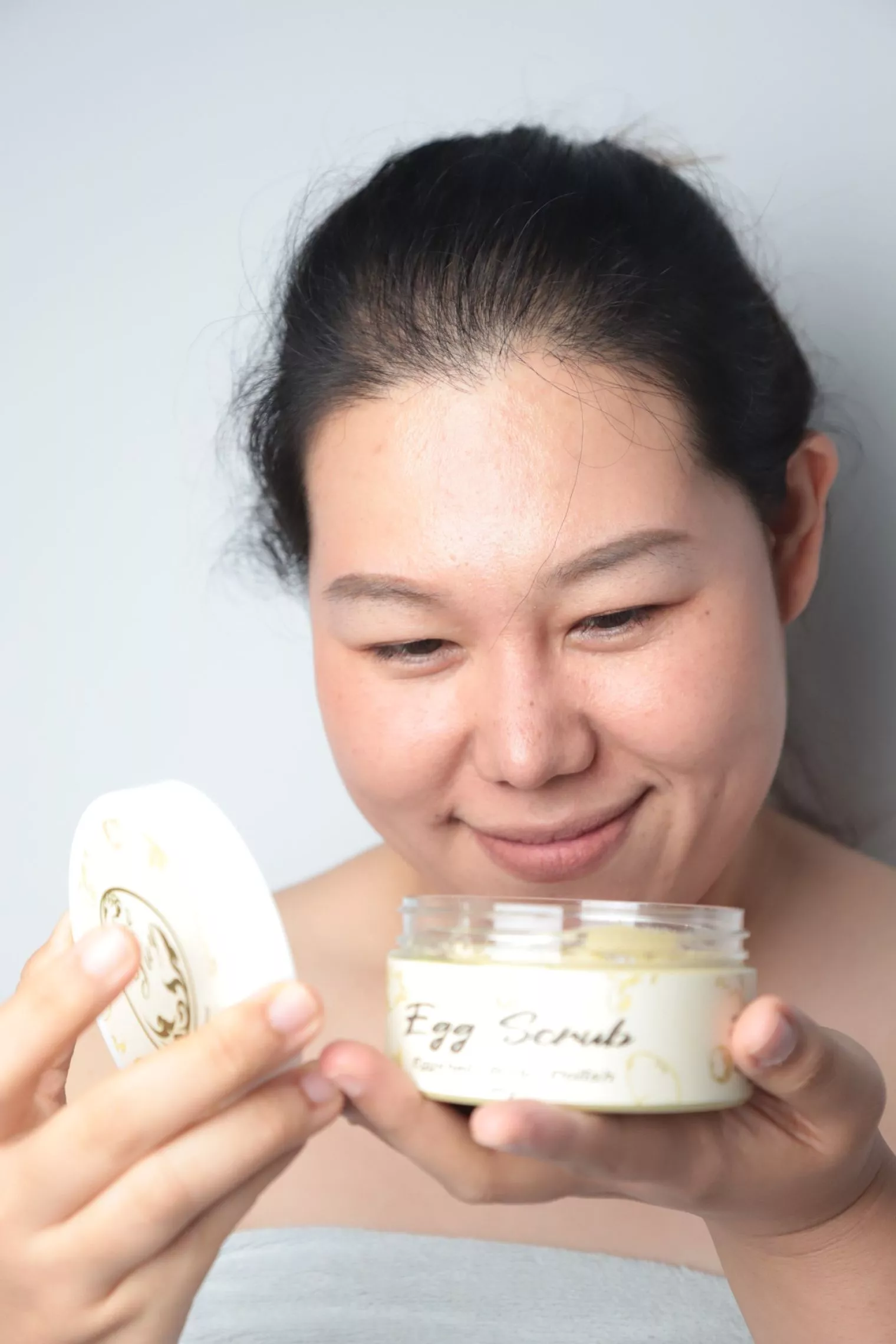 Lebih Baik Luluran Saat Kulit Basah atau Kering?