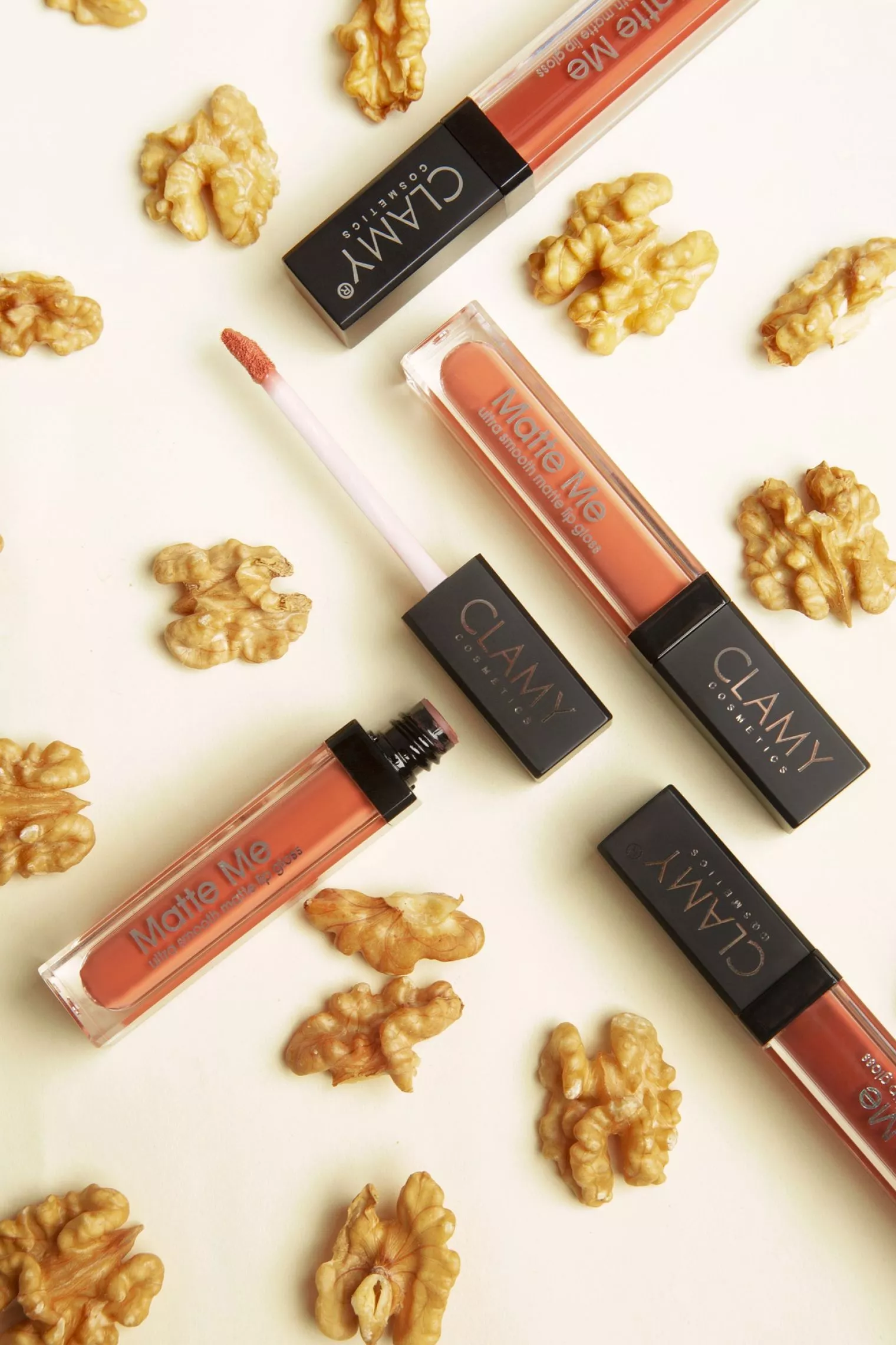 Tips Agar Lipstik Matte Tidak Menggumpal di Bibir