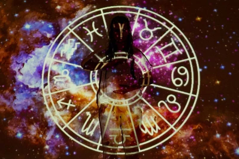 5 Zodiak yang Paling Mudah Bergaul