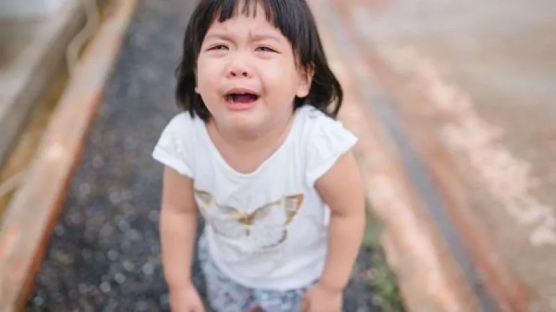 Hadapi Tangisan Anak dengan Bijak