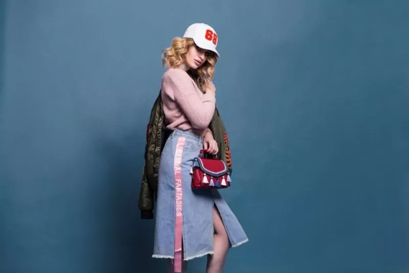 Basic Item yang Wajib Kamu Punya untuk Simple Office Look